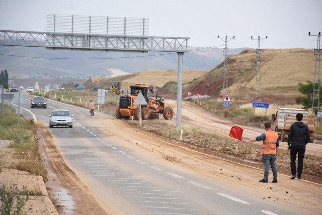 Selde kapanan Kırıkkale-Samsun karayolu trafiğe açıldı - Resim: 0