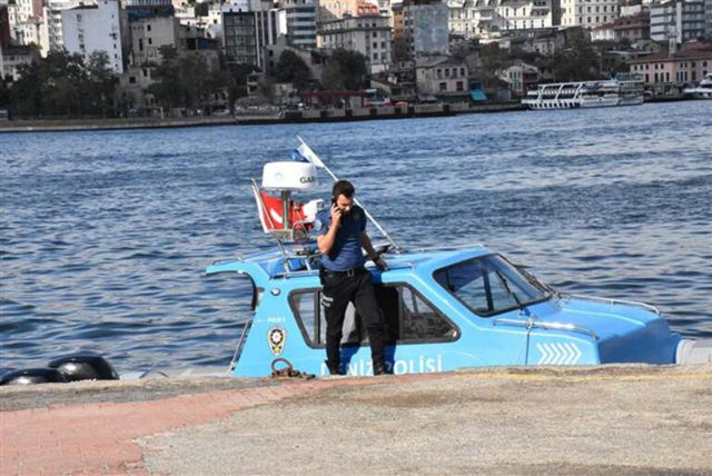 Haliç'te intihar eden kızı kurtardı - Resim: 0