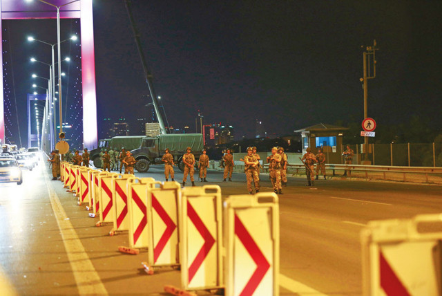 İstanbul Emniyet Müdürü Mustafa Çalışkan darbe gecesi yaşadıklarını anlattı - Resim: 2