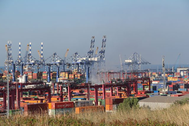 İstanbul'da Ambarlı'da gemi yangını! Ekipler müdahale ediyor - Resim: 0