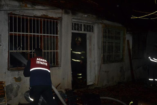 Yer Adana! Müstakil evde yaşayan adam yangından zor kurtuldu - Resim: 0
