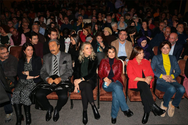 CHP'nin fotoğrafta sakladığı 5. kadını Nedim Şener açıkladı - Resim: 0