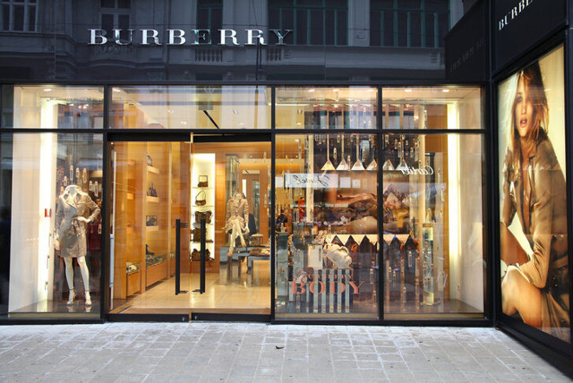 Burberry'den coronavirüs kararı! Çin’deki 24 mağazasına kilit vurdu - Resim: 0