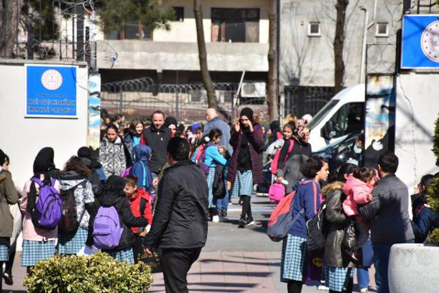 İstanbul'da koronavirüs için dezenfekte edilen okulda 11 öğrenci zehirlendi - Resim: 0