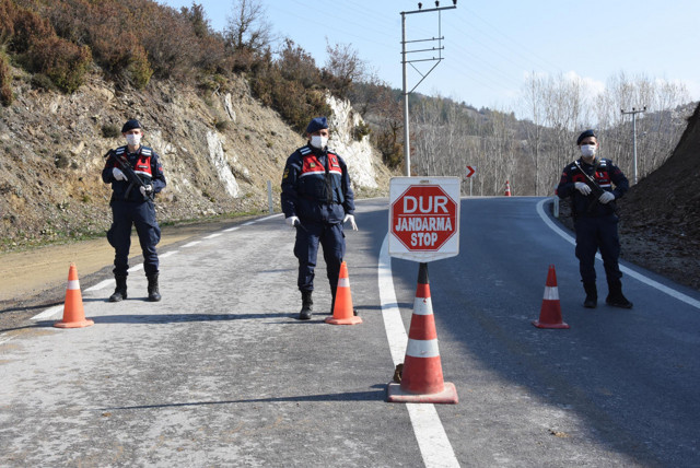 Kütahya'nın karantinadaki Yeşildere köyünde 43 kişiye de ev karantinası - Resim: 1