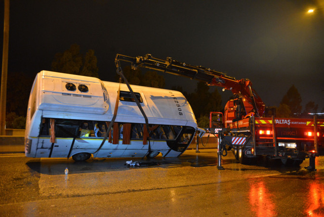 Adana'da feci kaza 1 ölü 6 yaralı - Resim: 1
