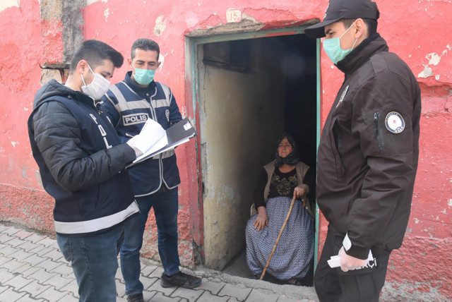 Kütahya'da sosyal yardımlar ailelerle buluşmaya başladı - Resim: 0