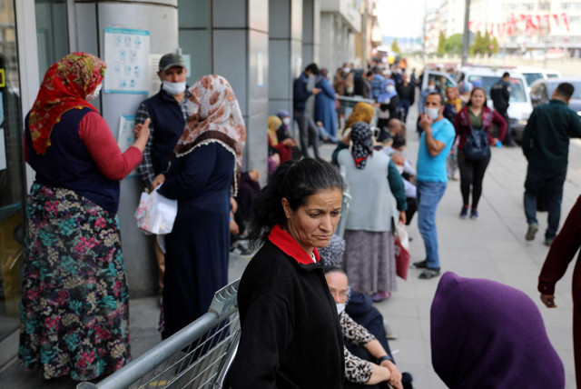 Gaziantep'te yasak sonrası insan seli oluştu - Resim: 0