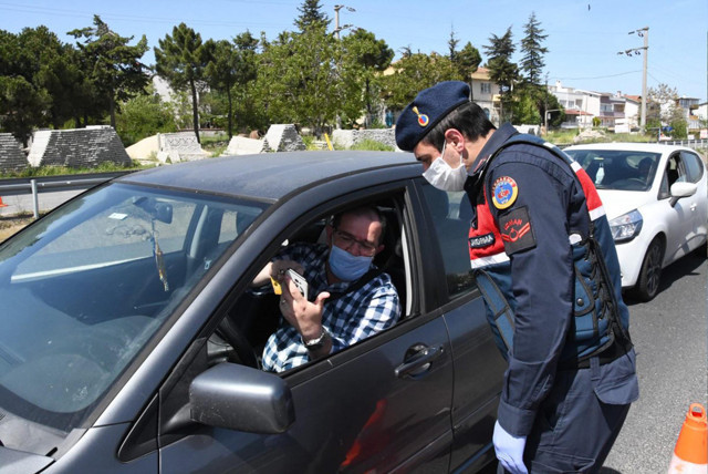 Tekirdağ'da kalkan kısıtlama sonrası seyahat belgesi olmayanlar geri çevrildi - Resim: 0