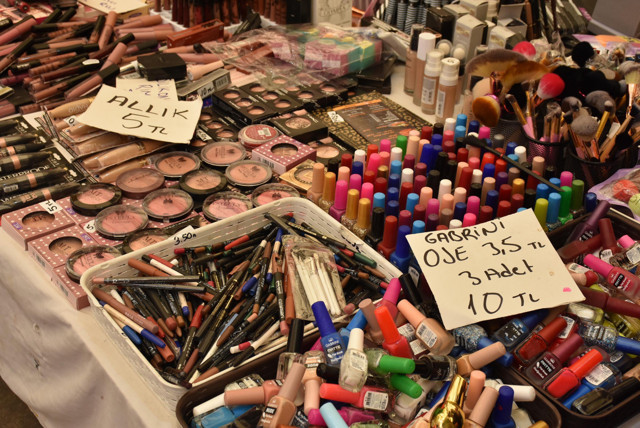 Dermatolog'tan merdiven altı kozmetik ürünleri uyarısı: Deri kanseri riskini arttırır - Resim: 1