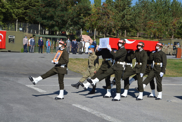 Şehit Ümit Çıkın için Hakkari’de tören düzenlendi - Resim: 0