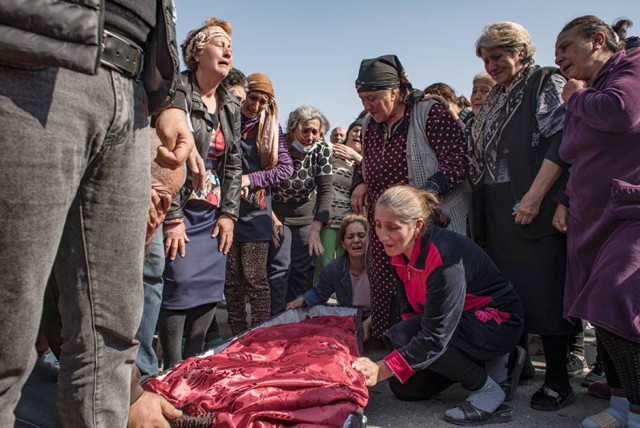 Gence'de yaşamını yitiren anne ile bebeği aynı tabutta - Resim: 0