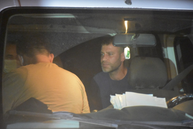 Adana'da sokağa ses bombası atıldı! Büyük panik yaratan kişi yakalandı - Resim: 0