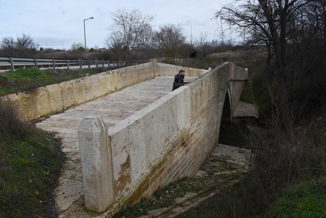 Osmanlı'nın Balkan seferlerinde kullandığı Kazan Köprüsü gün yüzüne çıkartıldı - Resim: 0