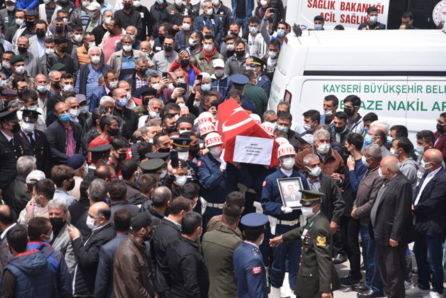 Pençe-Yıldırım Harekatı'nda şehit olan uzman onbaşı Eyyüp Gergin son yolculuğuna uğurlandı - Resim: 1