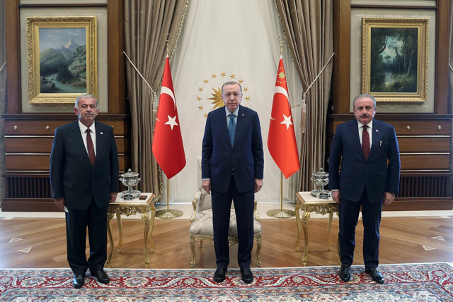 Erdoğan, KKTC Cumhuriyet Meclisi Başkanı Sennaroğlu'nu kabul etti - Resim: 0