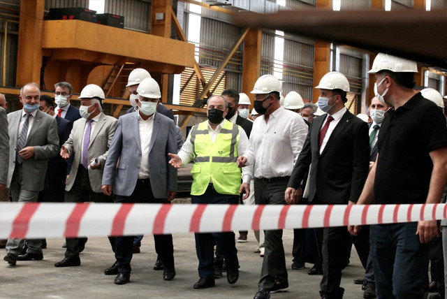 Bakan Varank imal edilecek dünyanın en büyük canlı balık taşıma gemisinin ilk kaynağını yaptı - Resim: 0
