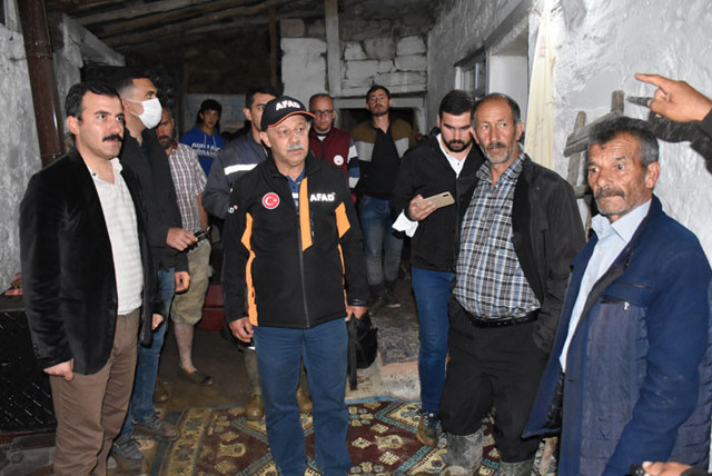 Kars'ın Sarıkamış ilçesini sel vurdu! 40 ev ile 6 araç hasar gördü - Resim: 0