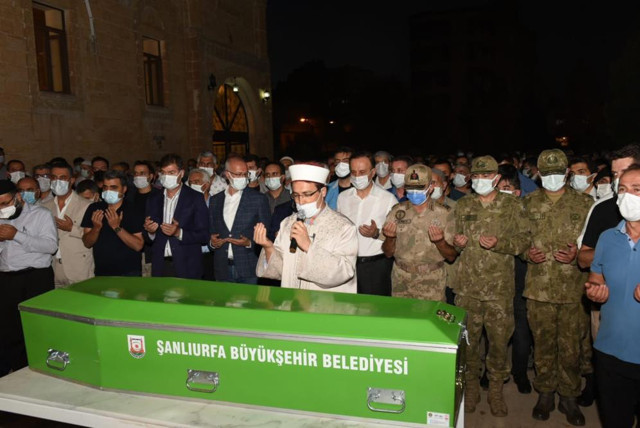 Şanlıurfa Valisi Abdullah Erin, babasını koronavirüsten kaybetti - Resim: 0