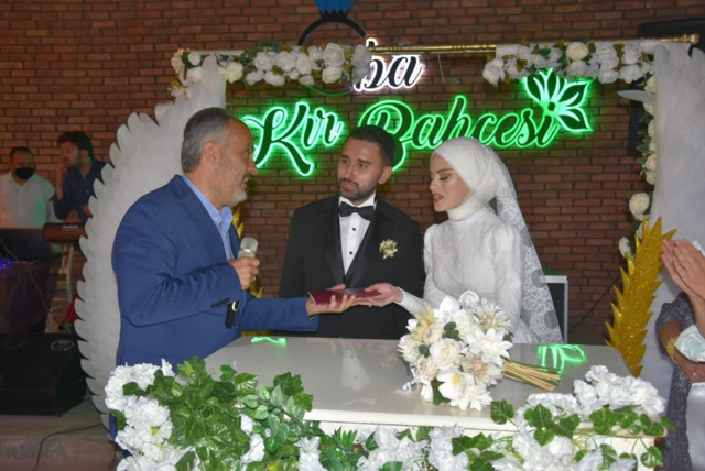 Belediye başkanı, 11 yıl önce 23 Nisan’da koltuğuna oturan gencin nikahını kıydı - Resim: 1