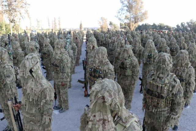 PKK/YPG'li teröristler yeni kamuflajlar giydirmeye başladı - Resim: 0