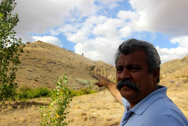 Sivas Gürün'de dağın tepesindeki taşı gören dönüp bir daha bakıyor hikayesi çok ilginç - Resim: 0