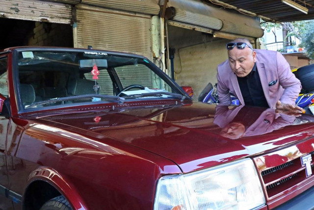 Vasiyetini çiğneyip 130 bine sattığı 1994 model Doğan'ı yeniden satın aldı aracı öptü ilk sözü bu oldu - Resim: 0