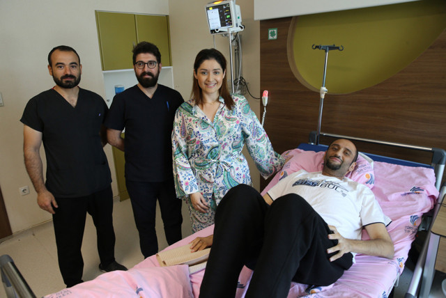 Ünlü Azeri şarkıcıdan mest eden hareket! Kardeşini hayata bağladı - Resim: 1