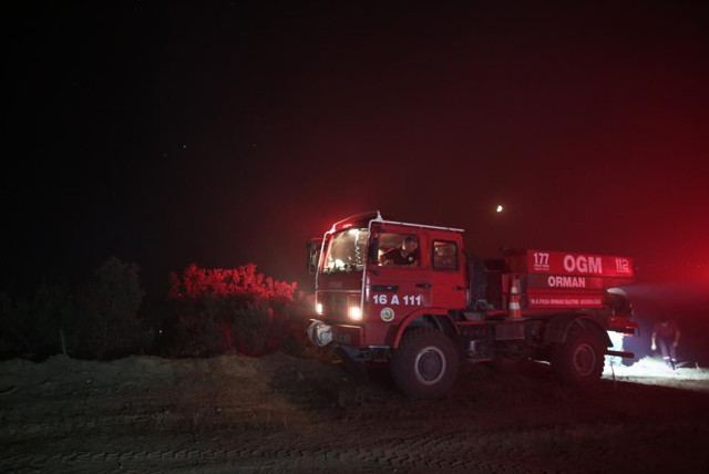 Balıkesir'de orman yangını kısmen kontrol altında alındı - Resim: 2