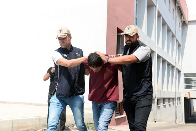 FETÖ'nün Hava Kuvvetleri sorumlusu yakalandı! Evinden çıkanlara bakın - Resim: 1