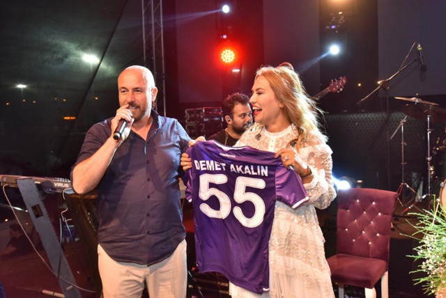 Demet Akalın şaşırdı! Şampanya davasından sonra bakın bu kez izleyenlere ne yaptı - Resim: 2