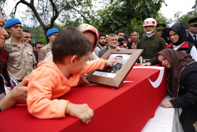 Şehit Ümit Kesti Ordu'da toprağa verildi! Küçük evladının hareketi içleri acıttı - Resim: 1
