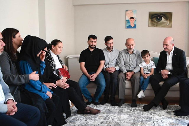 İçişleri Bakanı Süleyman Soylu'dan Yasin Börü'nün ailesine ziyaret - Resim: 1