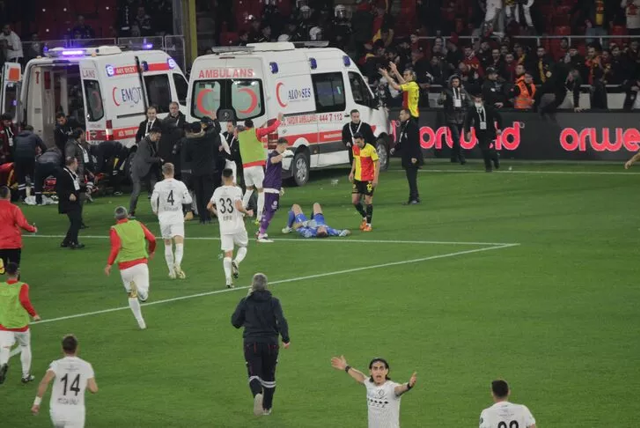 TFF resmen açıkladı! Olaylı Göztepe Altay maçının faturası belli oldu - Resim: 8