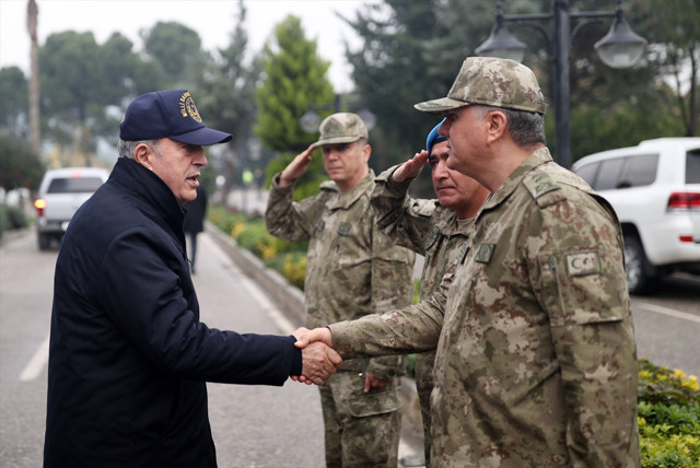 Bakan Akar'dan Paris açıklaması: "Besledikleri yılan kendilerini sokmaya başladı" - Resim: 0