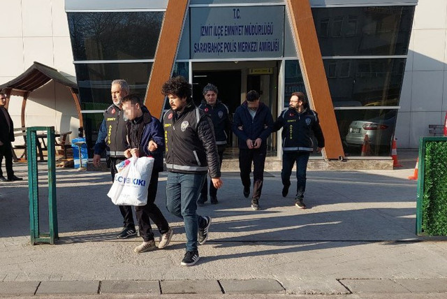 17 yaşındaki evli genç kız, sevgilisini döven eski erkek arkadaşını bıçakladı - Resim: 3