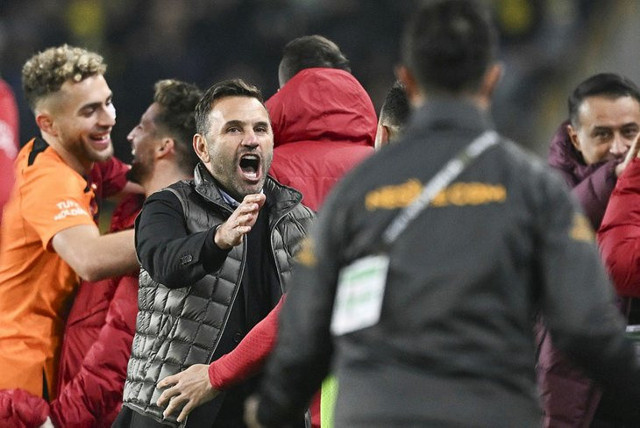 Galatasaray Fenerbahçe'yi Kadıköy'de 3-0 yendi! Fenerbahçe tarihi hezimet yaşadı - Resim: 0
