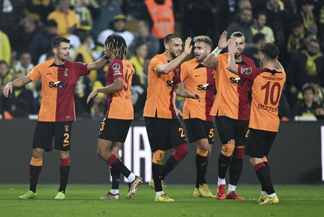 Fenerbahçe, Galatasaray derbisinde zafer Cimbom'un! İşte Kadıköy'deki maçta dakika dakika yaşananlar... - Resim: 0