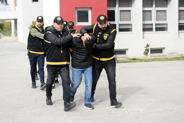 Ev değil cephanelik! Adana'da polis baskınında ele geçirilenler şoke etti - Resim: 0