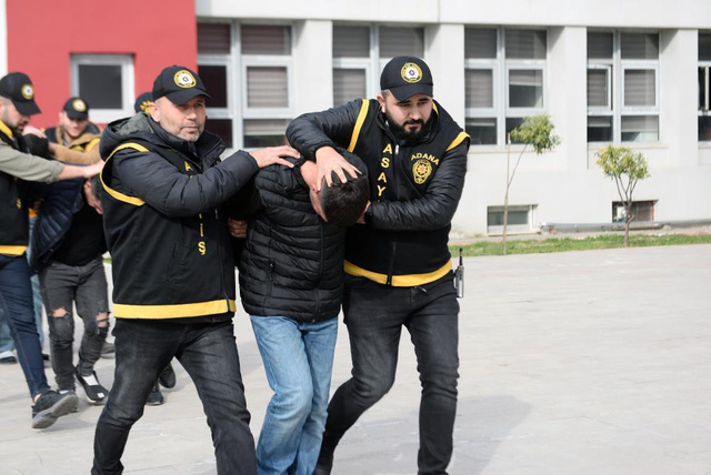 Ev değil cephanelik! Adana'da polis baskınında ele geçirilenler şoke etti - Resim: 1