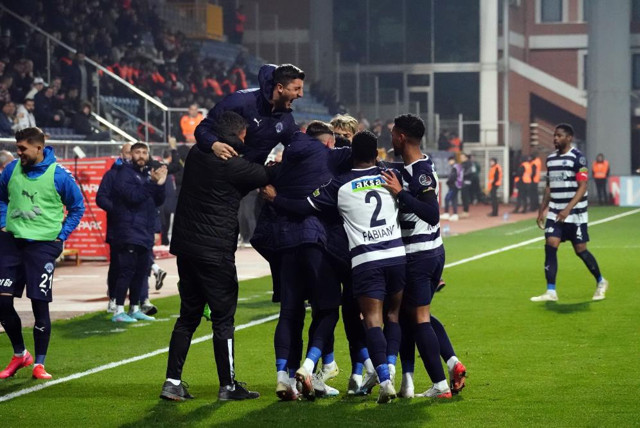 Kasımpaşa'dan kritik galibiyet 3 puanı 3 golle aldı - Resim: 1