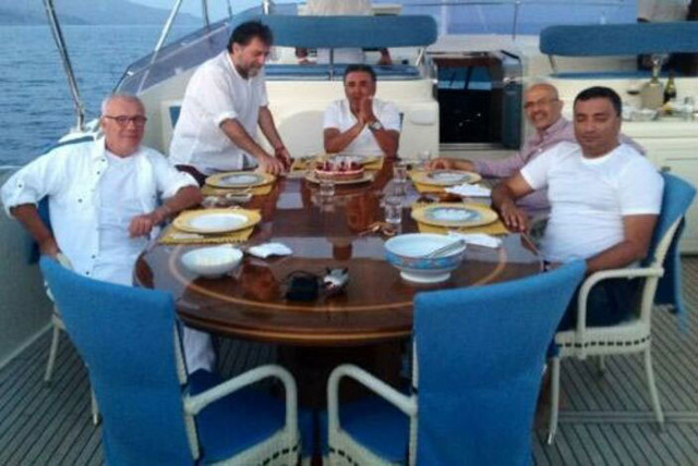 Ahmet Hakan ile İrfan Değirmenci birbirine girdi! Ahmet Hakan'ı o fotoğrafla fena vurdu - Resim: 1