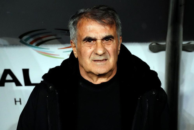 Dev derbiye Redmond damga vurdu! Kadıköy'de 10 kişi kalan Beşiktaş, Fenerbahçe'yi dağıttı! - Resim: 1