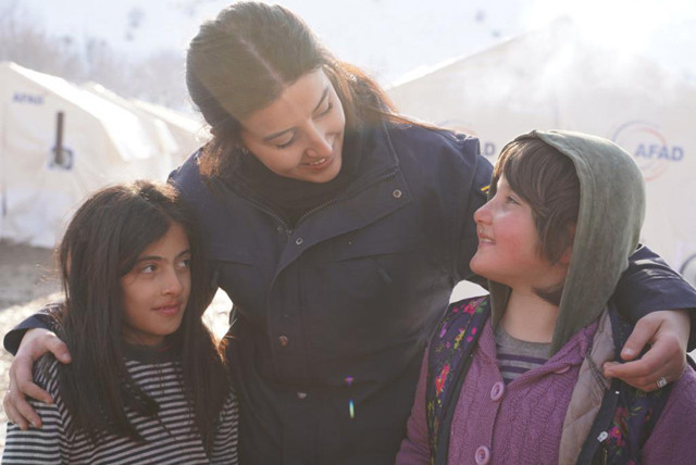 Kadın jandarma astsubayları Malatya'da depremzedelere moral veriyor - Resim: 0