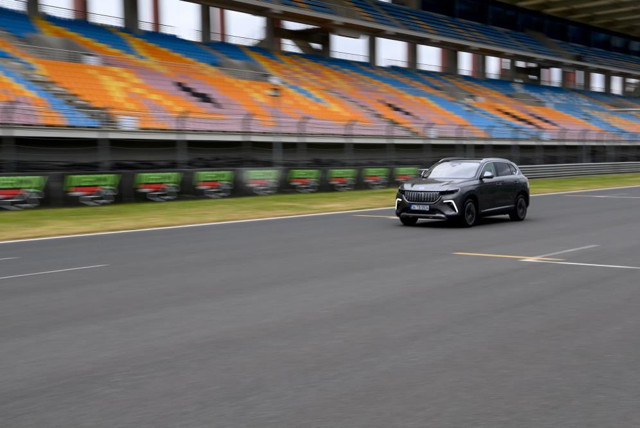 TOGG, Formula pistine çıktı! Nefes kesen görüntüler: 0'dan 100 km hıza 7 saniyede ulaştı! - Resim: 3