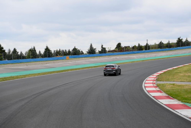 TOGG, Formula pistine çıktı! Nefes kesen görüntüler: 0'dan 100 km hıza 7 saniyede ulaştı! - Resim: 0