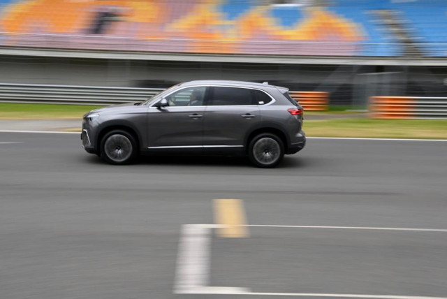 TOGG, Formula pistine çıktı! Nefes kesen görüntüler: 0'dan 100 km hıza 7 saniyede ulaştı! - Resim: 1