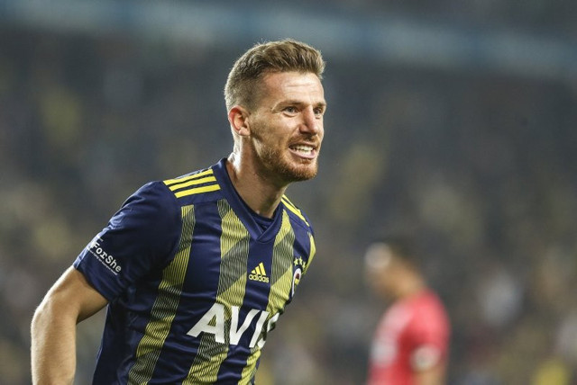 Fenerbahçe'de Trabzonspor derbisi öncesi sakatlık şoku! Yıldız futbolcu kadrodan çıkarıldı - Resim: 0