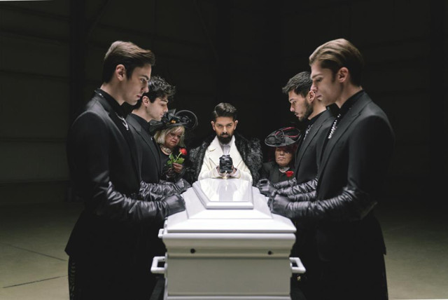 Serdar Ortaç'ın zor anları! Kardeş acısıyla sarsılmıştı: Klipte tabut taşıdı, çekimleri tamamlayamadı! - Resim: 0