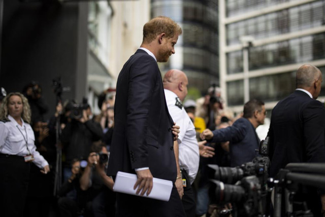 İngiltere Kraliyet ailesinde 130 yıl sonra bir ilk: Prens Harry hakim karşısında! - Resim: 3